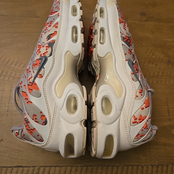 Nike Gray and White Sneakers - Picture 6 of 10